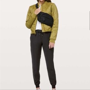 Lululemon On the Fly Jogger 28" *Woven - Black - Size 4